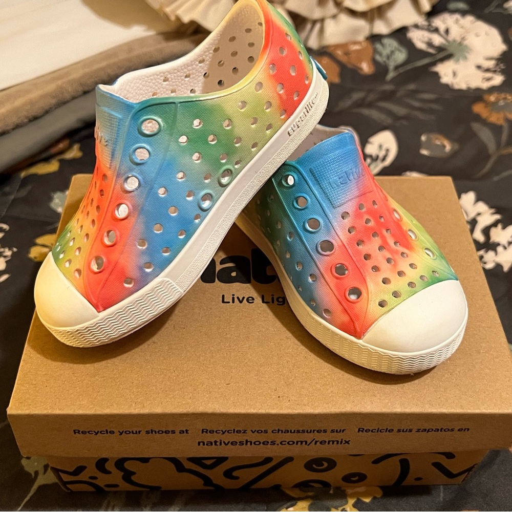 Native Jefferson Tie-Dye Print size 6